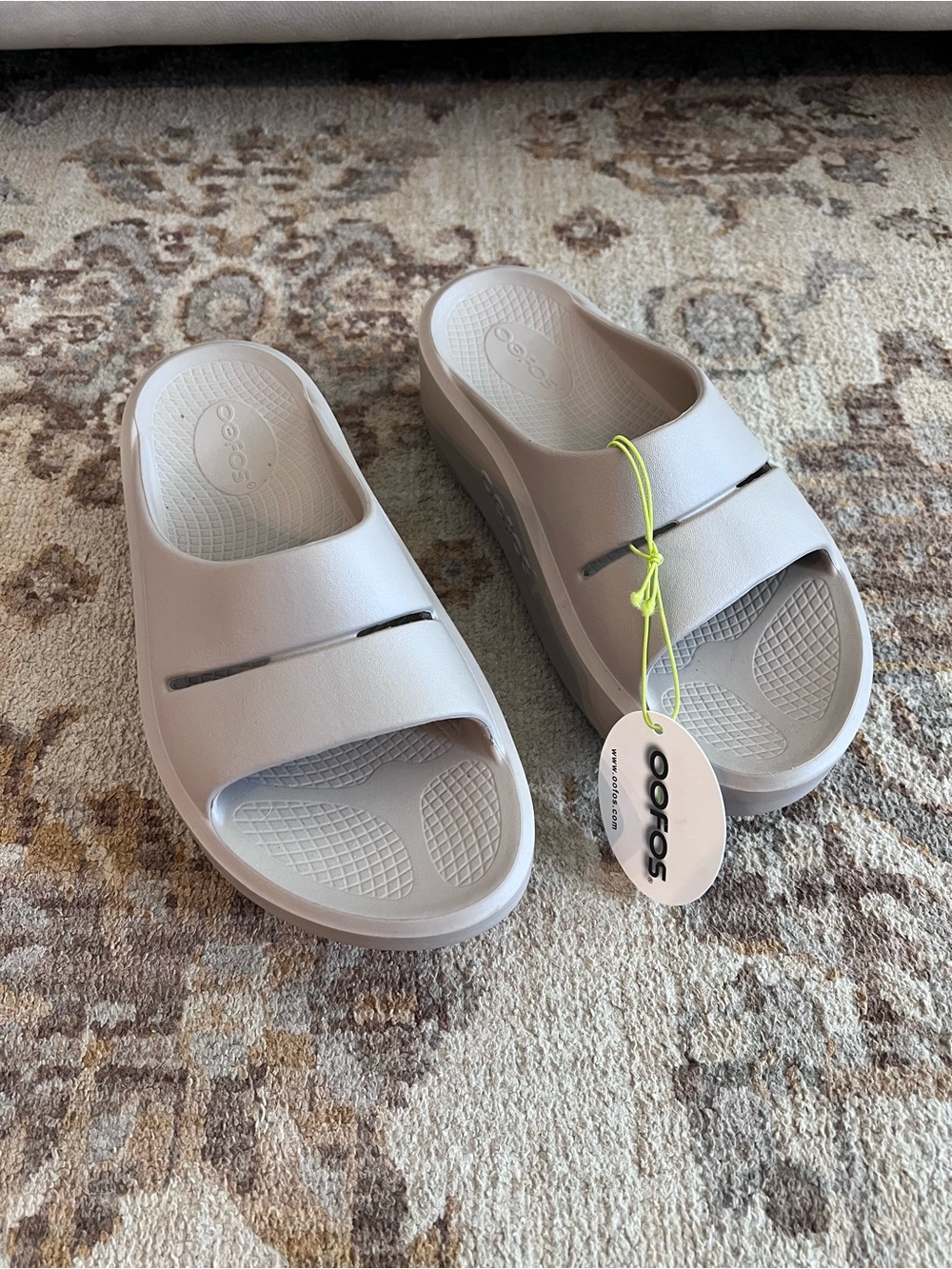 NWT OOFOS recovery slide sandal
